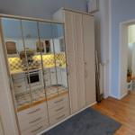 großer Kleiderschrank