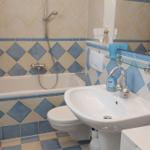 Badezimmer mit Badewanne