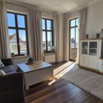 Wohnbereich mit Zugang zum Balkon