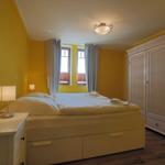 Schlafzimmer mit Doppelbett