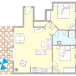 Wohnung mit zwei Schlafzimmern, Küche, Bad und Balkon mit Sonnenschirm.