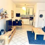 Wohnzimmer mit Essbereich und Küche