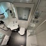 Modernes helles Duschbad mit WC, Hotelfön, Kosmetikspiegel, Regenwalddusche - Handtücher stellen wir kostenfrei!