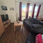 Wohn-Schlaf-Küche mit Fernseher