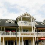 Rezeptionsgebäude mit Bäcker Peters und Sauna