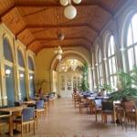 Wandelhalle innen - angrenzend befindet sich das Palmen-Cafe