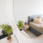 Schlafzimmer 2 der Ferienwohnung Bergmoment in Blankenburg Harz mit 180 cm Boxspringbett.