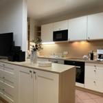 Offene Küche mit Backofen