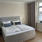 Schlafzimmer mit Doppelbett