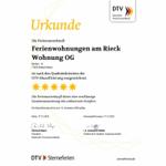 Ferienwohnung OG mit DTV-Fünf-Sterne-Zertifikat für exklusiven Komfort.