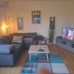 Wohnzimmer mit Schlafsofa