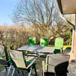 Unsere Terrasse mit Blick auf die Schafwiese