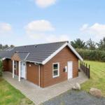 Modern wooden cabin with terrace and garden. Ideal for holidays.