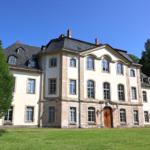 Direkte Nachbarschaft: Schloss Glücksbrunn