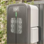 E3DC Energie Speicher Ladestation mit Start und Stop Tasten im Außenbereich