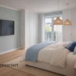 Schlafzimmer mit Bett, Kleiderschränken und TV an der Wand. Fenster mit Blick auf Balkon.