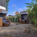 Die Terrasse gehört sowohl zur oberen als auch zur unteren Wohnung.