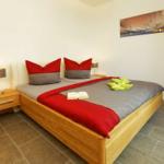 Schlafzimmer mit Doppelbett