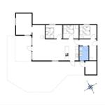 Wohnung mit drei Schlafzimmern, Küche und Bad. Grundriss mit Orientierung.