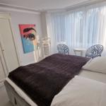 Doppelbett um Schlafraum 1...