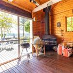 Terrasse mit Grill, Kamin und Blick auf den See