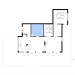 Wohnung mit Küche, Bad und zwei Schlafzimmern. Grundriss mit Kompass.