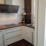 Kitchen with cooktop, sink and kitchen worktop