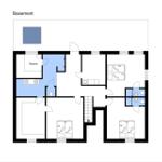 Keller mit Sauna, Schlafzimmern und Bad. Flur mit Treppe.