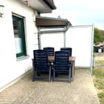 Eigene Terrasse mit Blick in die Natur und Sonne