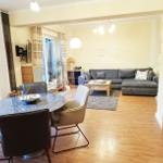 Wohnzimmer mit gemütlicher Sitzgruppe