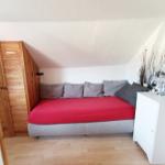 Bett auch als Sofa zu verwenden im Vorraum im OG