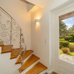 Haus mit Treppe und Blick auf den Garten