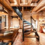 Treppe ins Obergeschoss