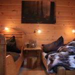 Schlafzimmer im Erdgeschoss mit einem Französischen Bett   ( 140 cm breit) und einem Einzelbett