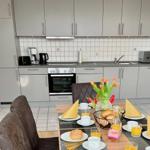 Küche mit Essbereich...