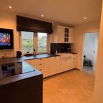 Küche mit Vorratskammer...