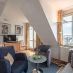 Sitzgruppe mit TV (32" -HD-Bildschirm mit Bluray