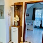 Flurbereich mit Blick ins Schlafzimmer