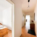 Flur mit Schlafzimmer und Blick in Wohnbereich