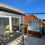 Sitzecke draussen mit Strandkorb...