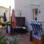 großzüggie Terrasse
