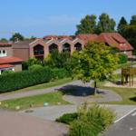 Haus mit Terrasse und Spielplatz im Grünen