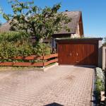 Garage mit Hof für zwei + ein Fahrzeug