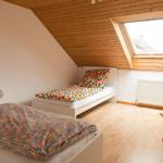 Kinderzimmer oben mit zwei Einzelbetten, auch zusammen Stellbar