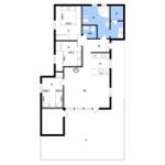 Dieses Apartment hat drei Schlafzimmer, eine Küche und ein Bad.