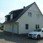 haushälfte und Parkplatz