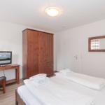 Schlafzimmer mit Fernsehen