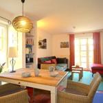 Blick durch das Appartement; rechts die (hochgeklappten) Schrankbetten