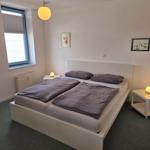 Wohn-/Schlafzimmer mit Doppelbett