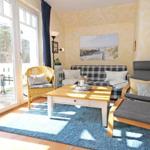 Der gemütliche Wohnbereich mit Blick ins Grüne